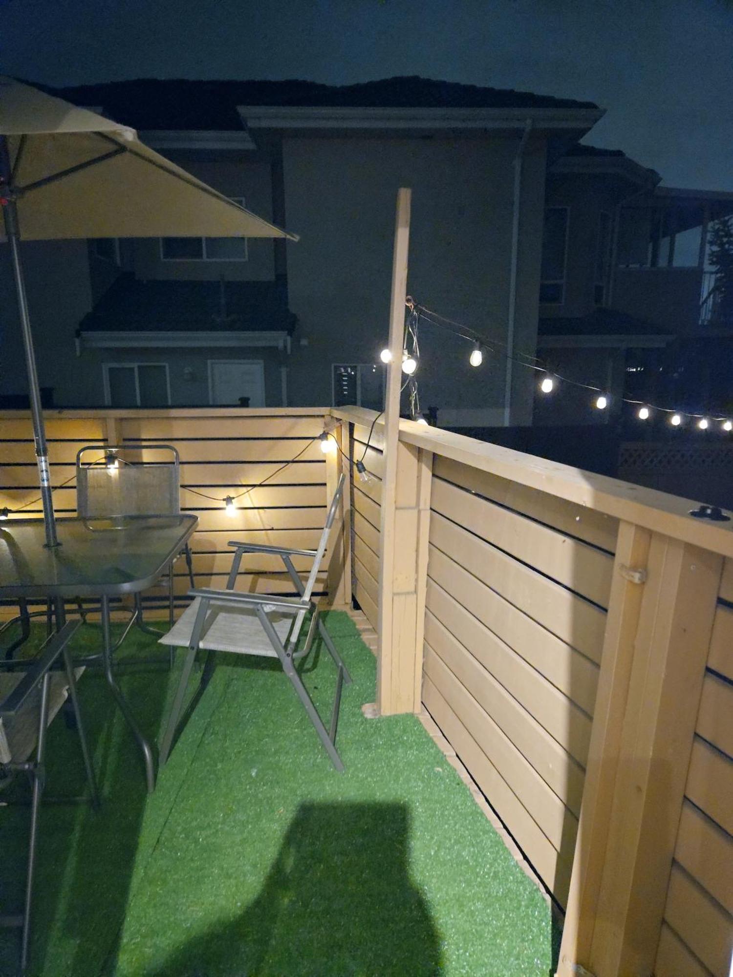 Cozy Stylish Black & White Design Room In The Heart Of Vancouver! Private Parking, Self Check-In & Just 4 Mins To Metrotown! Exterior foto